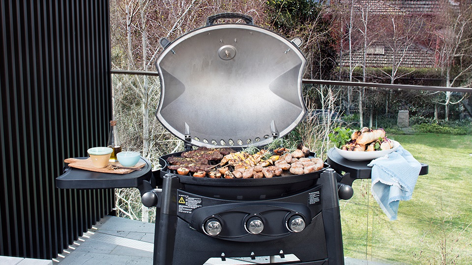 The Odyssey3T is packed with features - like a removable insert to enable wok cooking! It comes in both black and red.