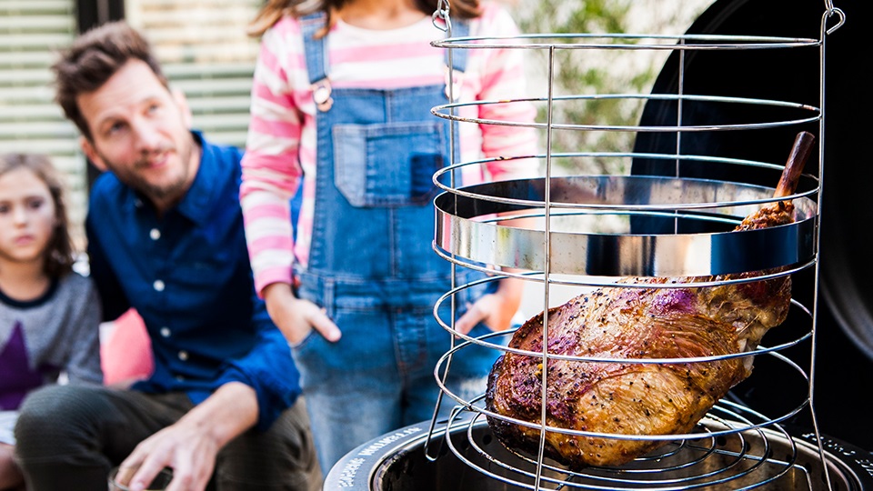 The Big Easy Smoker Roaster & grill lets you smoke, roast and grill - all in one. With TRU-Infrared there are no flare-ups and your food cooks evenly and juicy.